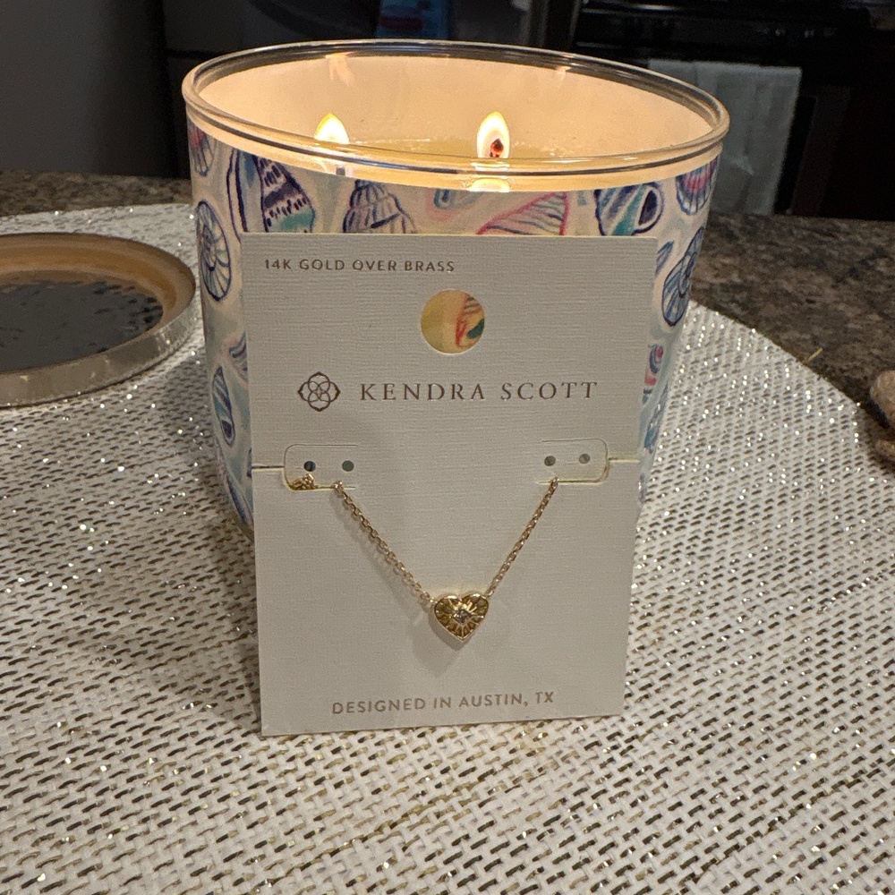 Kendra Scott necklace